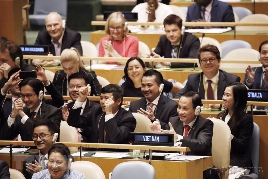 En la tarde del 7 de junio de 2019 (hora de Vietnam), el Presidente de la Asamblea General de ONU anunció que Vietnam se había convertido oficialmente en miembro no permanente del Consejo de Seguridad de las Naciones Unidas para el período 2020-2021. Según los resultados de la votación, 192 de los 193 países y territorios miembros de la Asamblea General de las Naciones Unidas apoyaron la candidatura del país indochino.