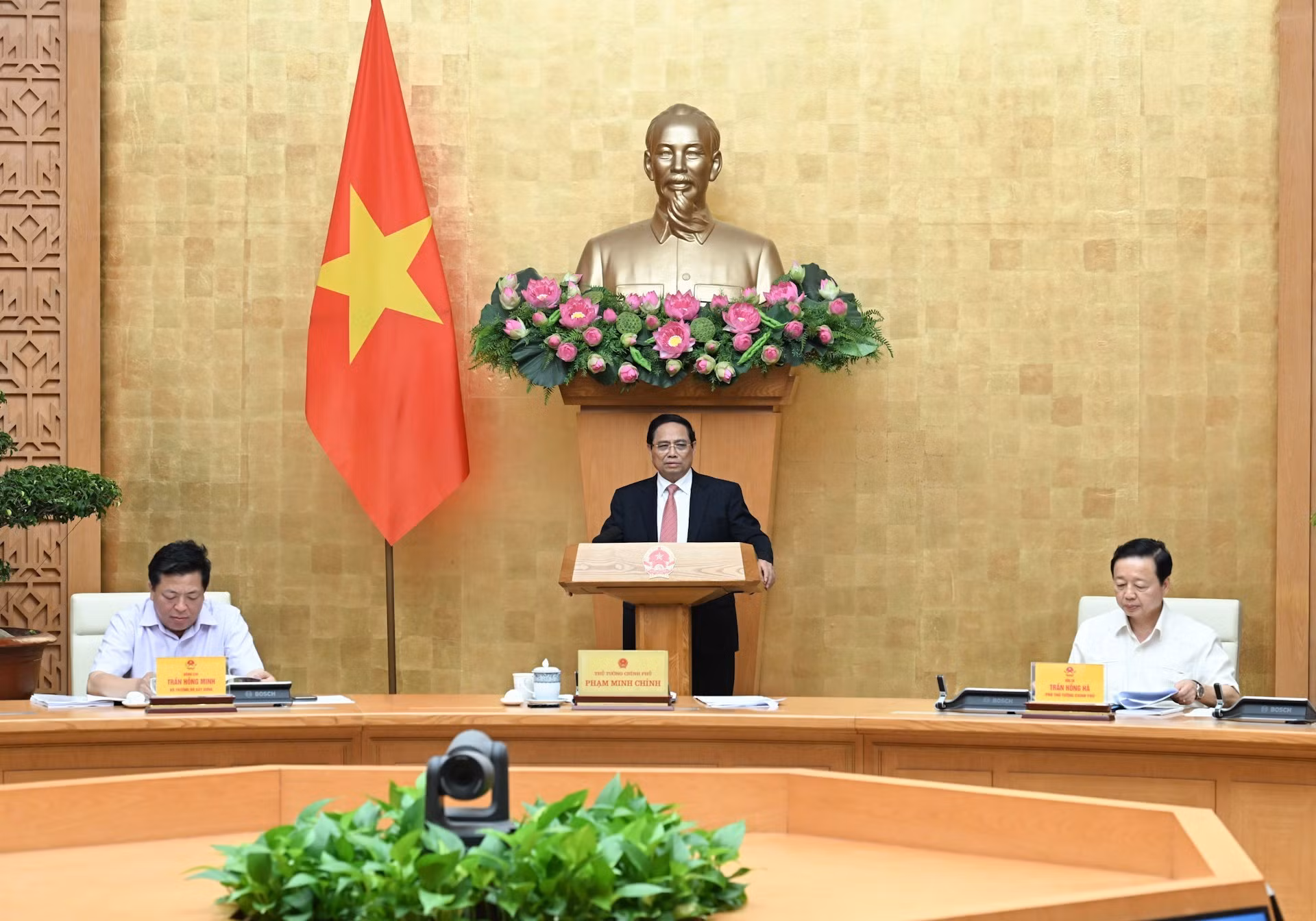 [Foto] Premier vietnamita preside reunión del Comité Directivo para importantes proyectos nacionales de transporte