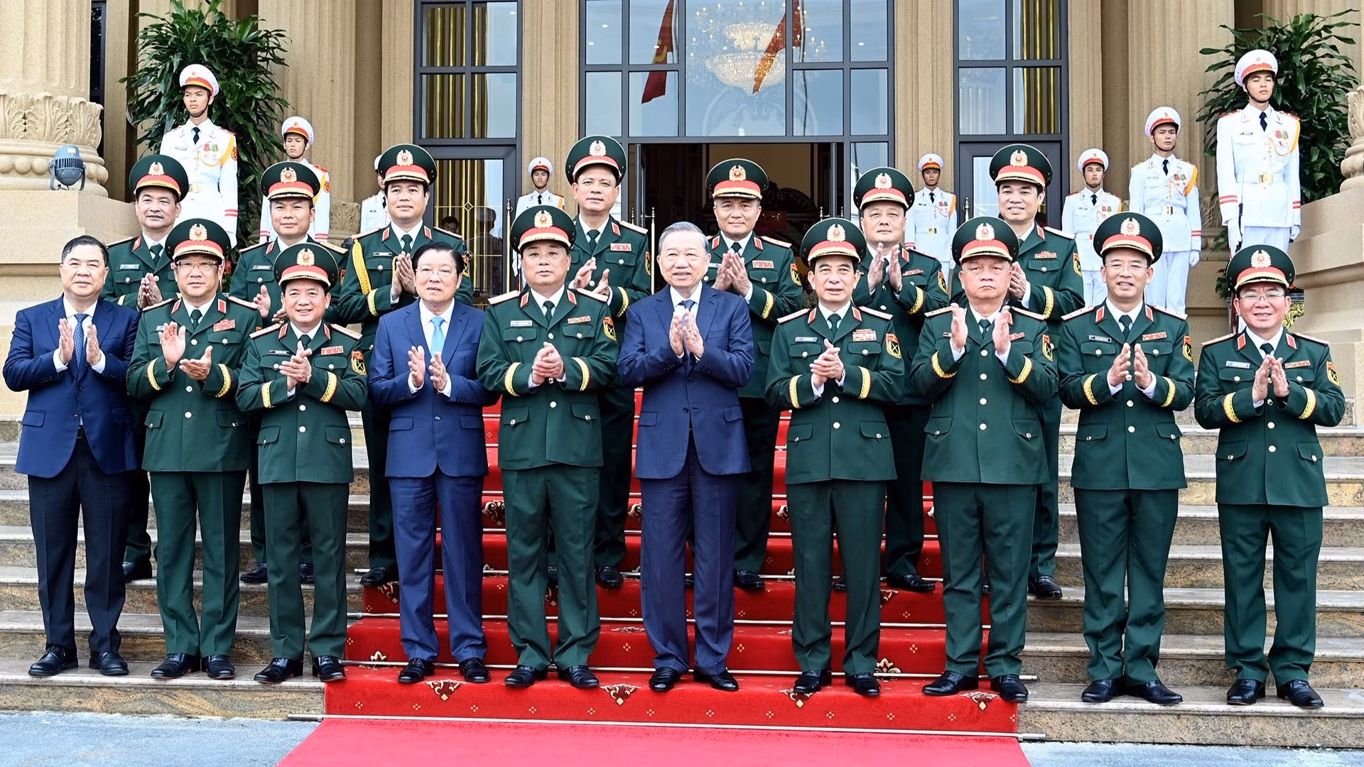 [Foto] Líder partidista asiste a la ceremonia conmemorativa del 80º aniversario del Departamento General de la Industria de Defensa