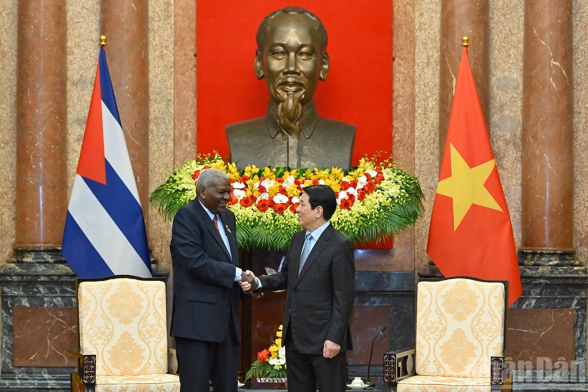 El presidente de Vietnam, Luong Cuong, y el titular de la Asamblea Nacional del Poder Popular y del Consejo de Estado de Cuba, Esteban Lazo Hernández.