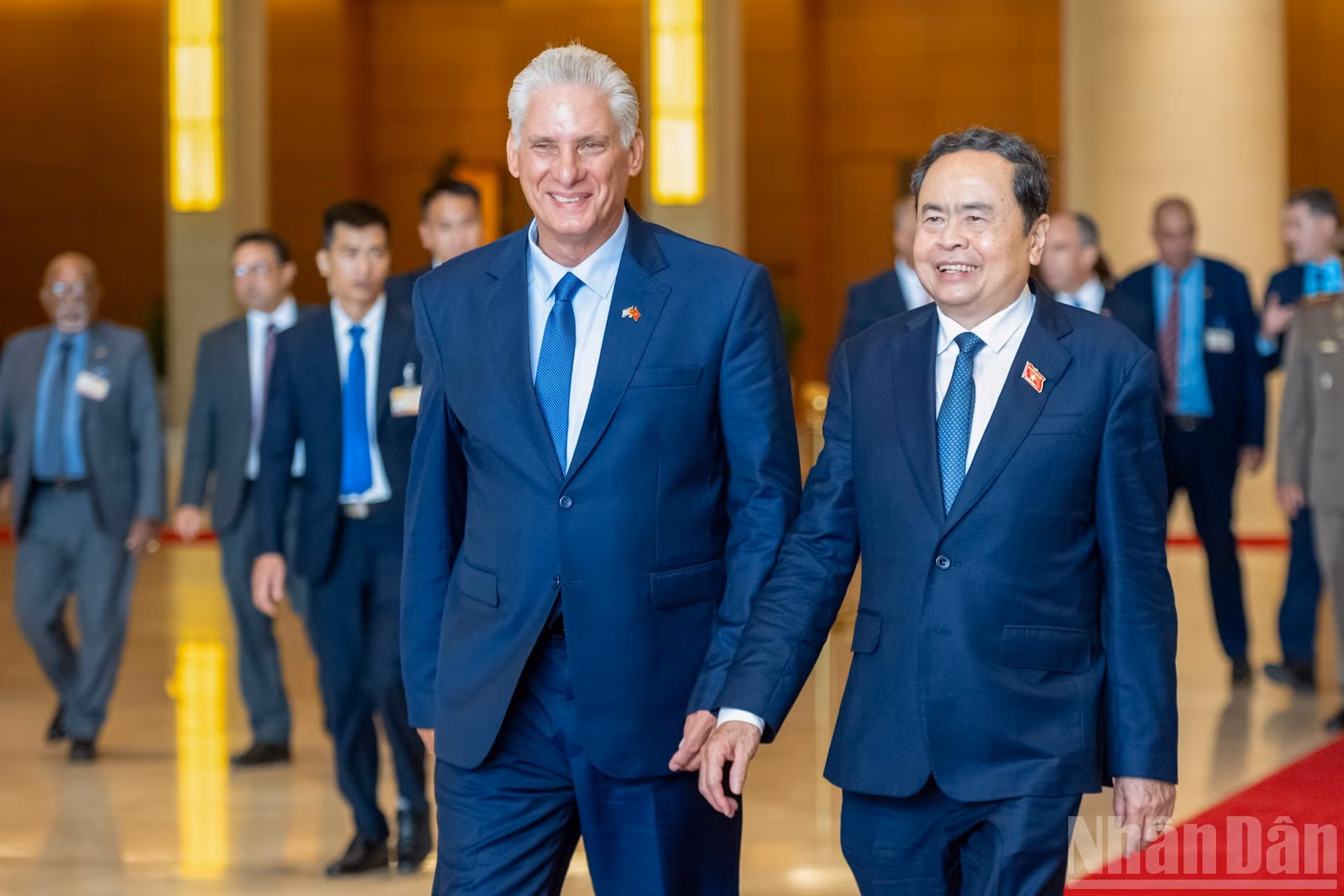 El presidente de la Asamblea Nacional de Vietnam, Tran Thanh Man, y el primer secretario del Comité Central del Partido Comunista de Cuba y presidente de la República, Miguel Díaz-Canel Bermúdez.