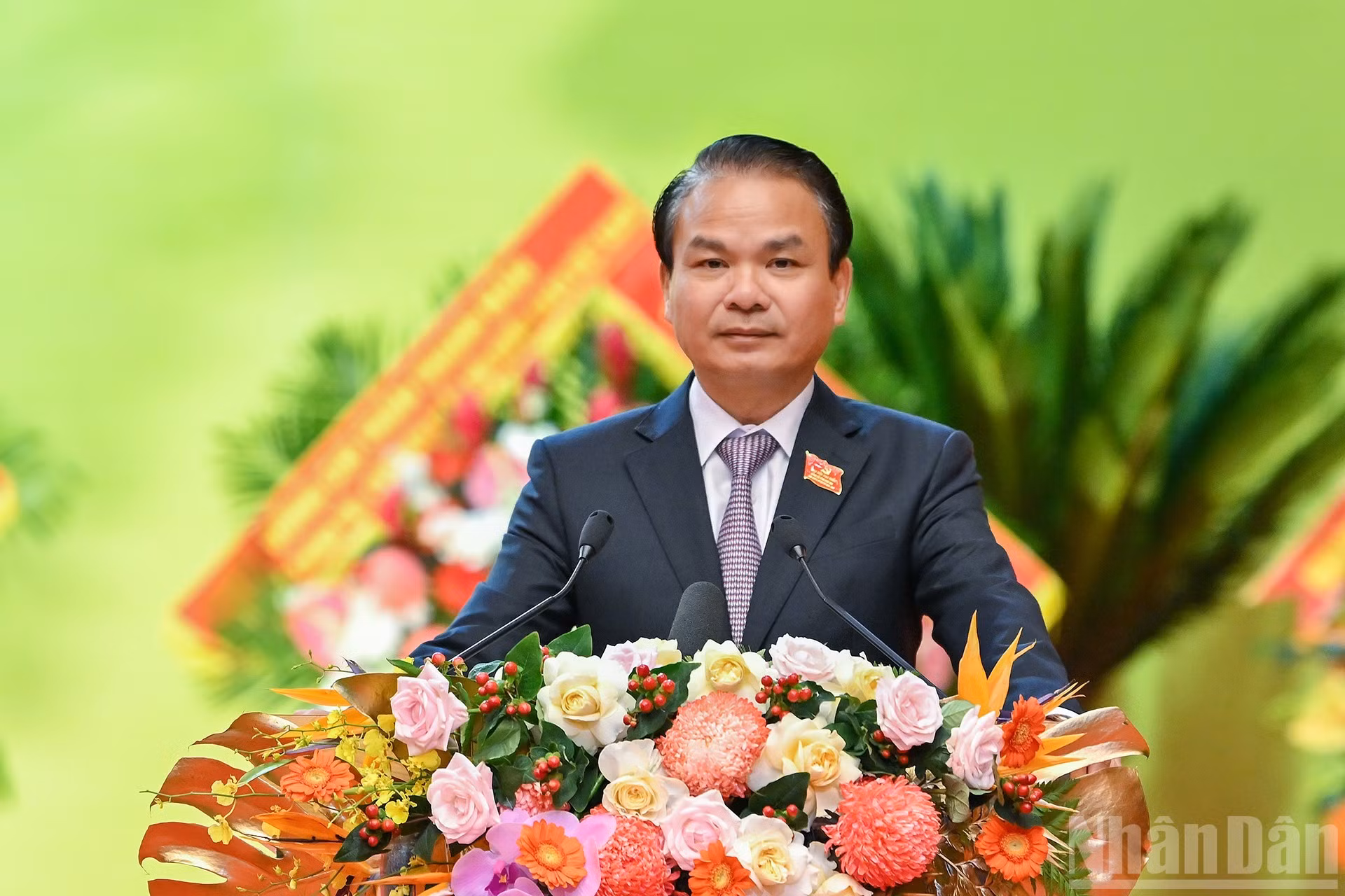 El secretario del Comité del Partido de Phu Tho para el período 2020-2025, Dang Xuan Phong, pronuncia el discurso de apertura de la asamblea.