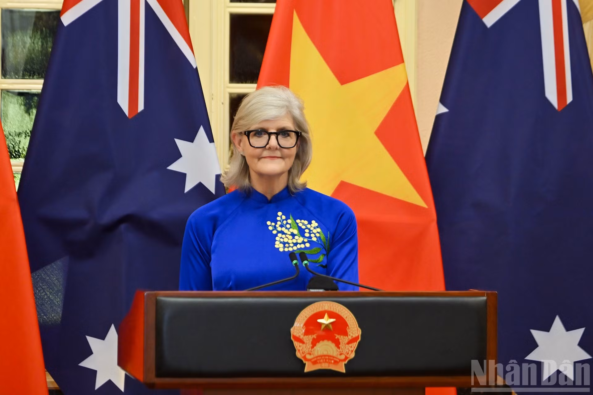 Sam Mostyn interviene en la ceremonia.