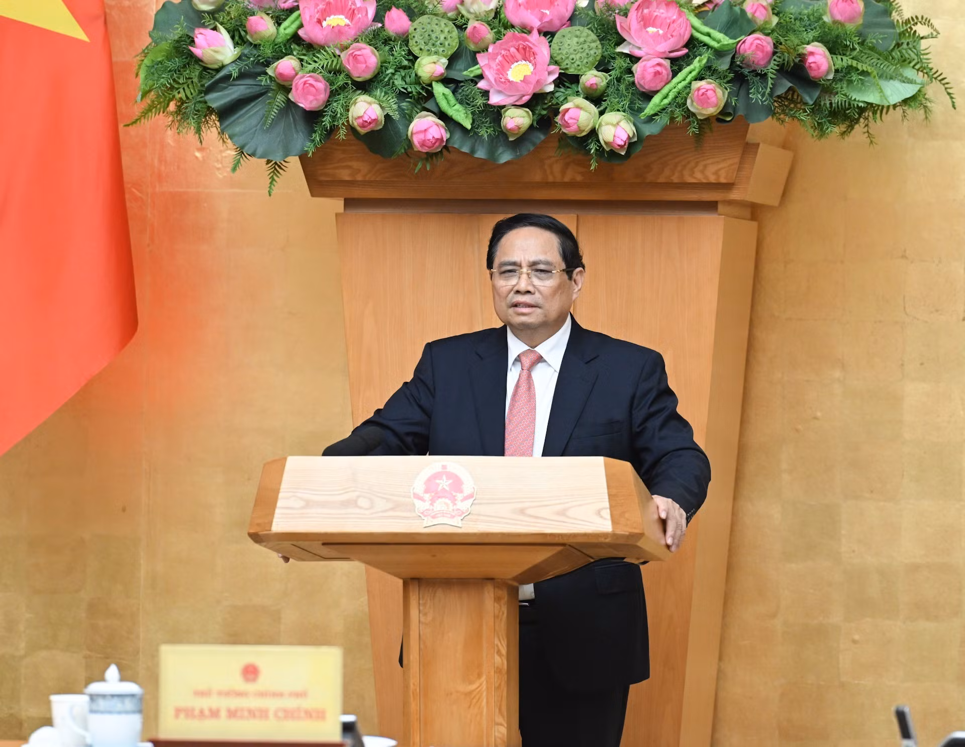El primer ministro de Vietnam, también jefe del Comité Directivo, Pham Minh Chinh, habla en el evento.