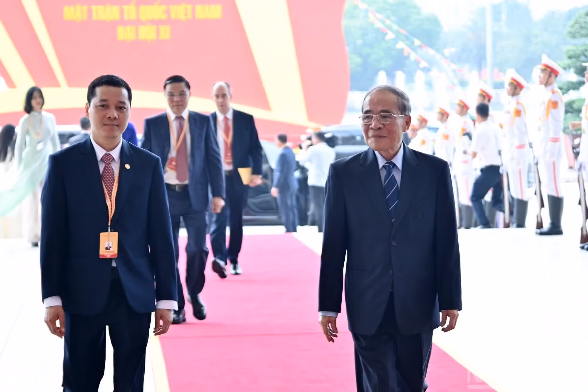El expresidente de la Asamblea Nacional Nguyen Sinh Hung asiste al Congreso.