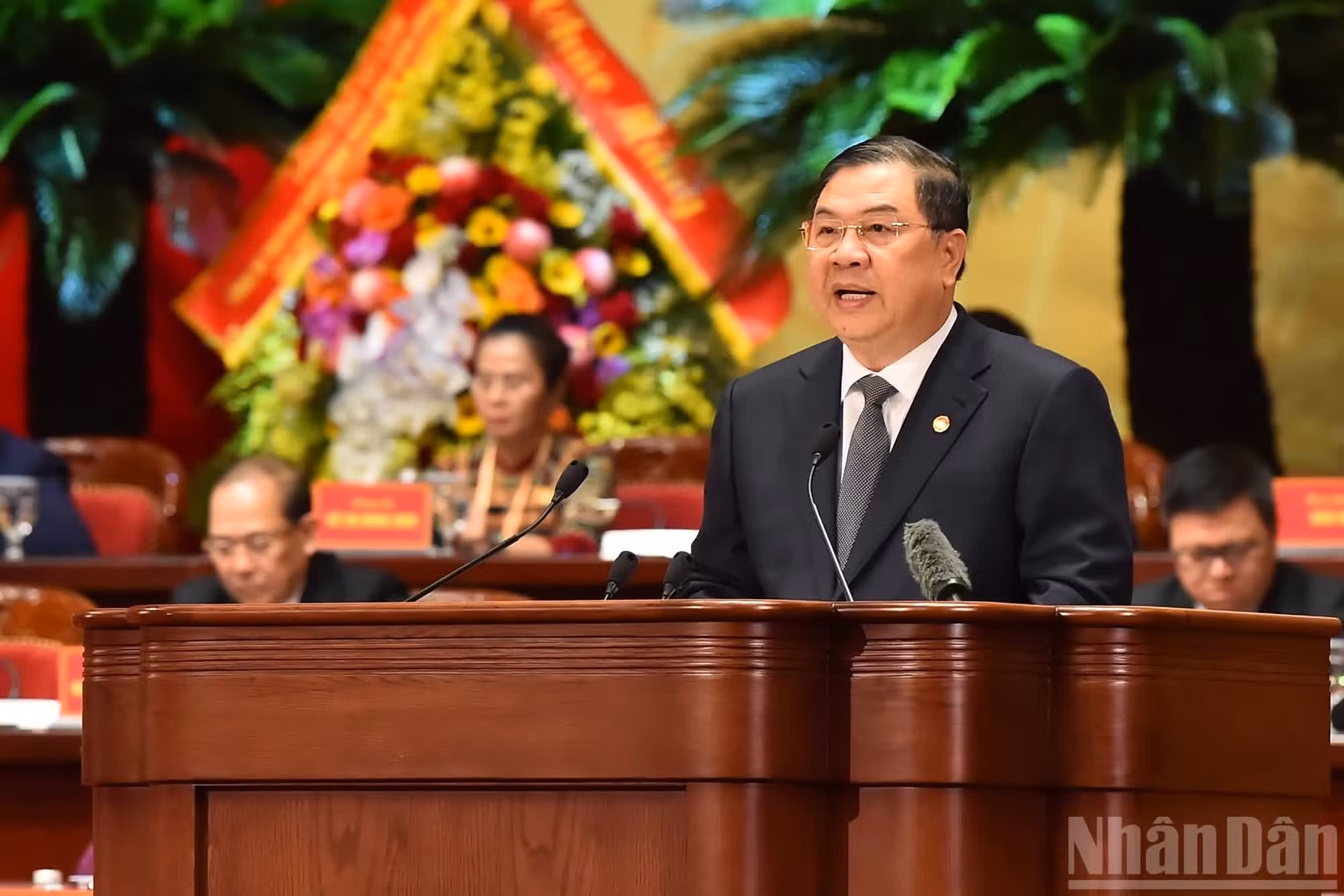 El viceprimer ministro permanente, Pham Gia Tuc, habla en la cita.