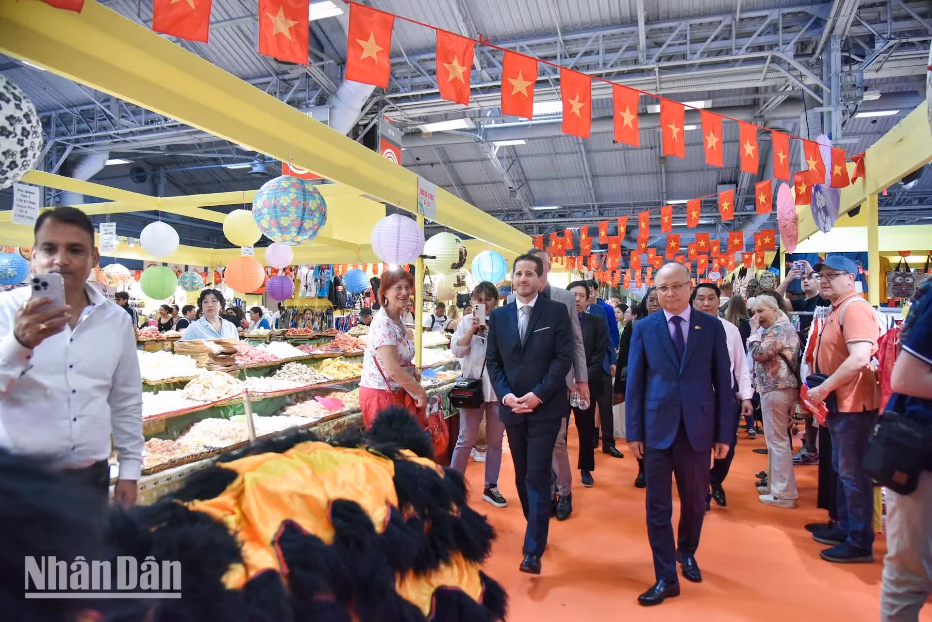 Del 30 de abril al 11 de mayo, la Feria Internacional de París 2025 (Foire de Paris 2025), el mayor evento comercial y cultural de Francia, se celebra en el Centro de Exposiciones de Versalles con la participación de mil 200 empresas y organizaciones.
