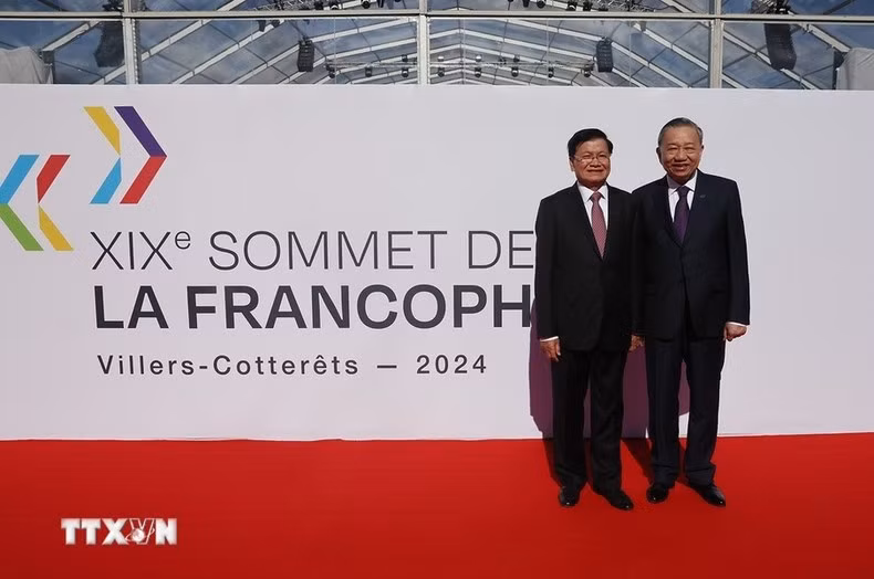 El máximo dirigente vietnamita y el secretario general del Partido Popular Revolucionario y presidente de Laos, Thongloun Sisoulith asisten al evento. El máximo dirigente vietnamita y el secretario general del Partido Popular Revolucionario y presidente de Laos, Thongloun Sisoulith asisten al evento.