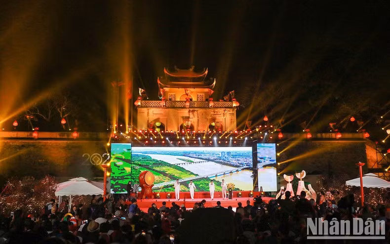 Una actuación artística en el evento.