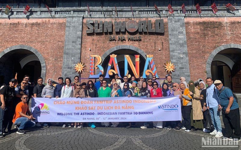 Una delegación indonesia en la encuesta en Da Nang