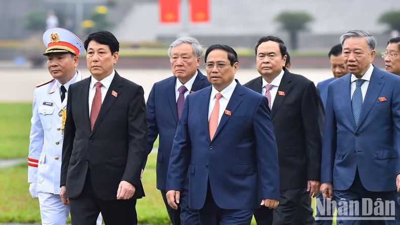 Los miembros de la delegación regresan a la sede del Parlamento para prepararse ante la inauguración de dicho período de sesiones.