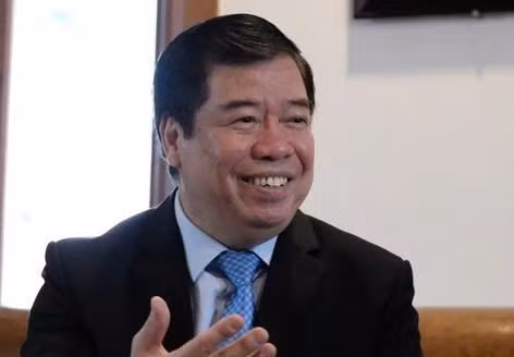 Nguyen Viet Thao, ex subdirector de la Academia Nacional de Política de Ho Chi Minh y vicepresidente permanente de la Asociación de Amistad Vietnam-Cuba, habla en el evento.