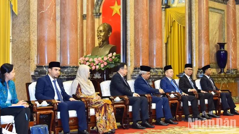 Delegados malasios en la reunión.