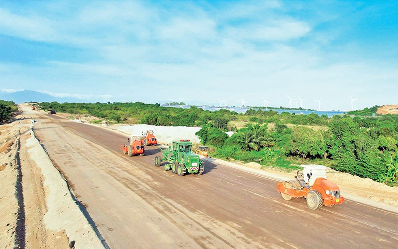 La construcción de la autopista Cam Lam-Vinh Hao. (Fotografía: Nam Hai)