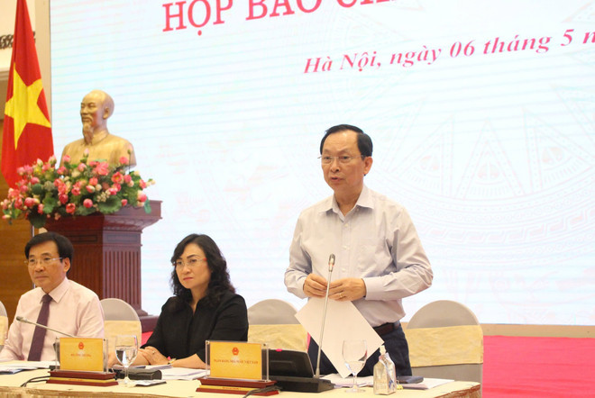 El vicegobernador del Banco Estatal de Vietnam, Dao Minh Tu, en la rueda de prensa ordinaria del Gobierno del mes de abril. (Foto: VNA)