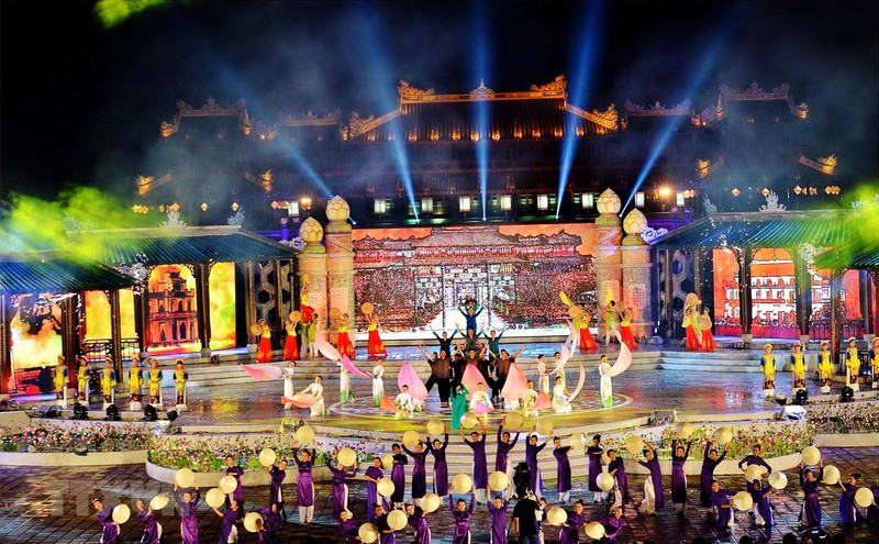 Una actuación artística en el Festival de Artesanía Tradicional de Hue 2021 (Foto: VNA)