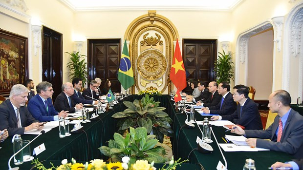 En la conversación entre el ministro de Relaciones Exteriores de Vietnam, Bui Thanh Son, y su homólogo brasileño, Mauro Vieira (Foto: Ministerio de Relaciones Exteriores)