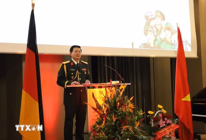 El agregado de defensa vietnamita en Alemania, coronel Nguyen Tuan Minh, en el acto (Foto: VNA)