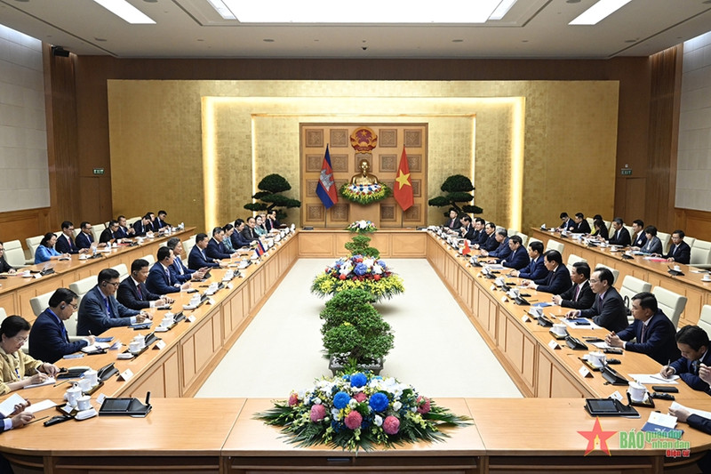 En la reunión entre el primer ministro vietnamita, Pham Minh Chinh, y su homólogo camboyano, Samdech Moha Borvor Thipadei Hun Manet. (Foto: qdnd.vn)