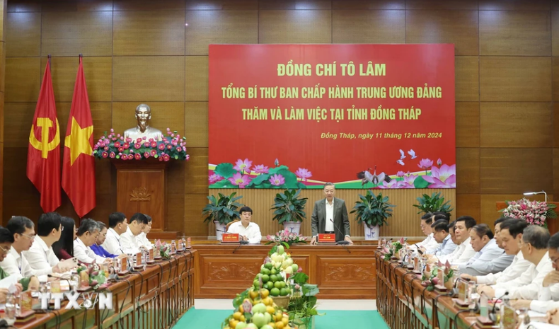 El secretario general del Partido Comunista de Vietnam, To Lam preside la reunión.