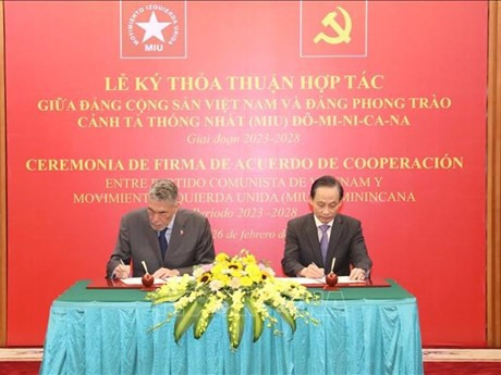 Representantes del Partido Comunista de Vietnam (PCV) y de Movimiento de Izquierda Unida (MIU) firmaron hoy un Convenio de cooperación para el período 2023 – 2028 (Foto: VNA)