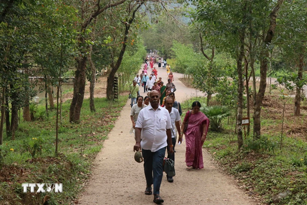 Turistas indios en santuario My Son, patrimonio cultural mundial, en la provincia centrovietnamita de Quang Nam (Foto:VNA)