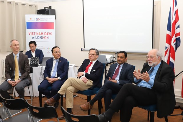 Expertos intercambian en la cita (Foto: VNA)