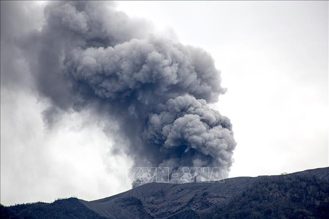 Ceniza volcánica en el monte Merapi, Indonesia (Foto: VNA)