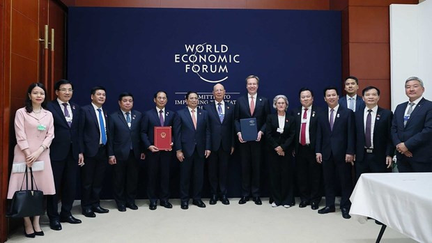 El Primer Ministro Pham Minh Chinh presencia la firma del Memorando de Entendimiento Vietnam-FEM para el período 2023-2026 en Tianjin, China. (Foto: baoquocte.vn)
