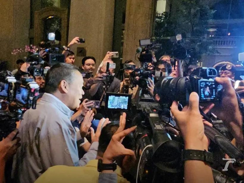El primer ministro tailandés, Srettha Thavisin, responde repuestas de periodistas sobre el incidente. (Foto: VNA)