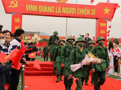 Jóvenes con entusiasmo por incorporarse al ejército (Fotografía: VNA)