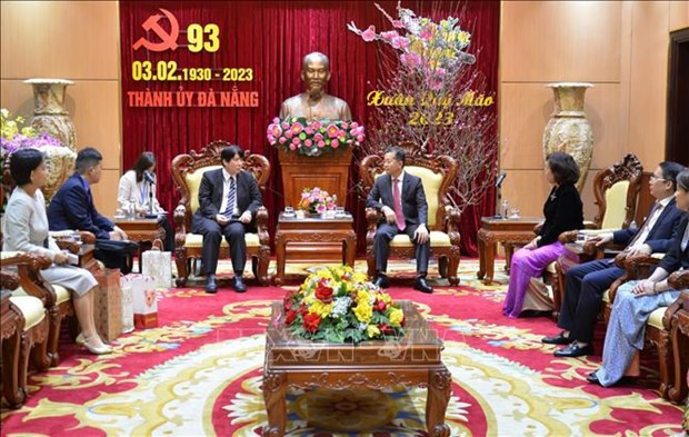 La delegación japonesa en la sesión de trabajo con autoridades de Da Nang (Fotografía: VNA)