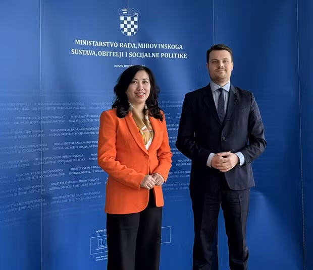 La vicecanciller vietnamita Le Thi Thu Hang y el secretario de Estado del Ministerio de Trabajo y Sistema de Pensiones, Familia y Política Social de Croacia, Ivan Vidis (Foto:VNA)