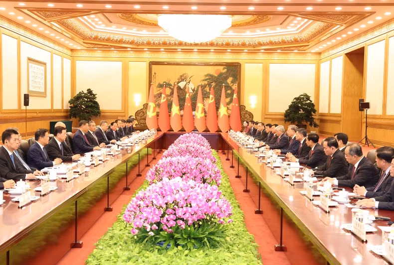 El secretario general del Partido Comunista y presidente de Vietnam, To Lam, sostiene conversaciones con su par de China, Xi Jinping.