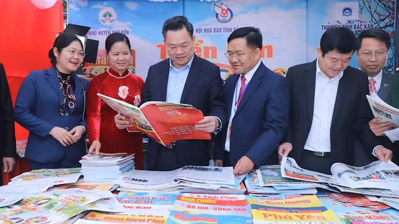 La exposición primaveral de prensa de Bac Kan 2024 La exposición primaveral de prensa de Bac Kan 2024