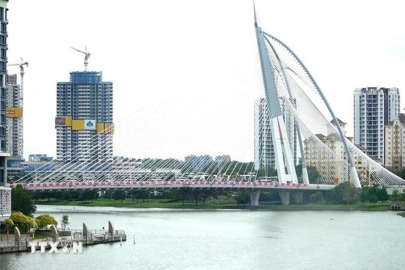 El puente Seri Wawasan, un lugar famoso en la capital administrativa de Malasia, Putrajaya. (Foto: VNA)