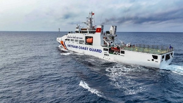 Una embarcación de la Guardia Costera de Vietnam participa en patrulla conjunta con la Guardia Costera de China. (Foto: VNA)