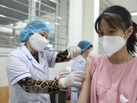 Premier de Vietnam pide fortalecer medidas contra el Covid-19