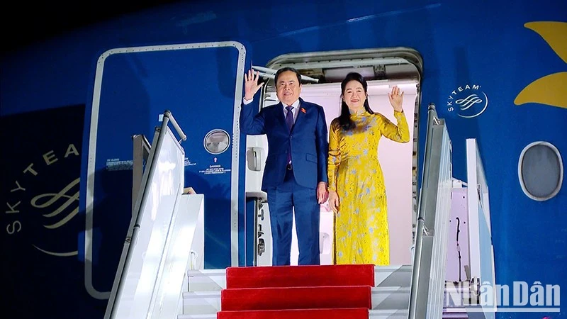 El presidente de la Asamblea Nacional vietnamita, Tran Thanh Man, y su esposa (Foto: Nhan Dan)