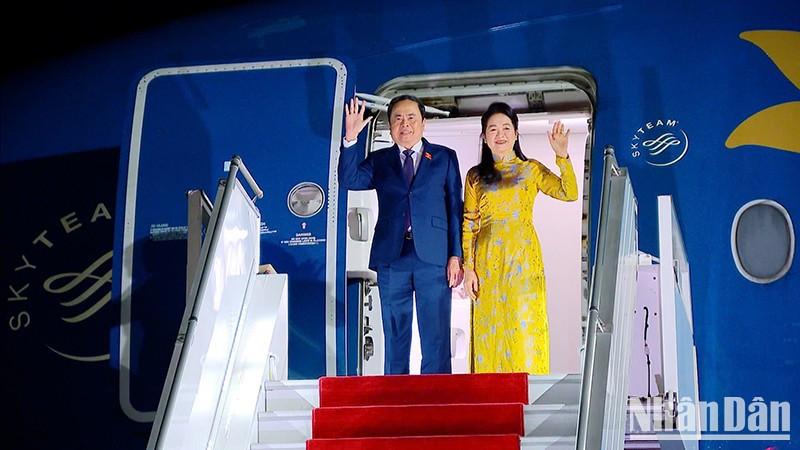 El presidente de la Asamblea Nacional vietnamita, Tran Thanh Man, y su esposa (Foto: Nhan Dan)
