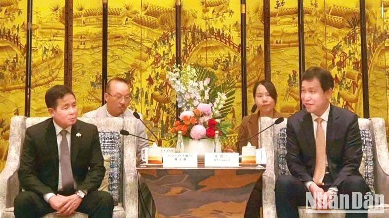 Reunión entre los líderes de las provincias de Long An y Liaoning.