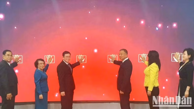 Ceremonia de lanzamiento del programa Semana de la Amistad China (Liaoning) - Vietnam (Long An) 2025.