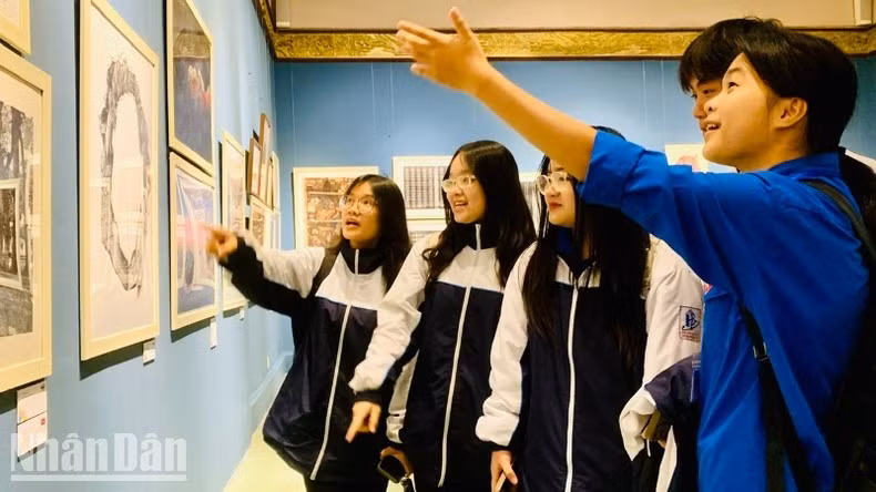 Inauguran exposición de pintura gráfica de la Asean 2024 ảnh 5