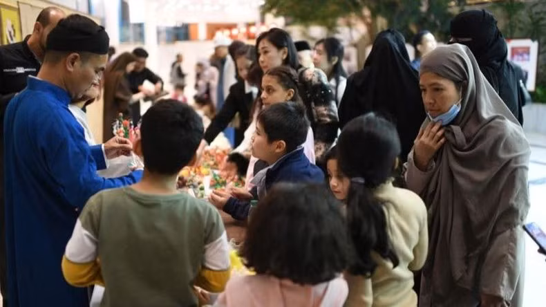 El juguete tradicional vietnamita de to he trae alegría al público de Oriente Medio de todas las edades. (Foto: Comité Organizador)