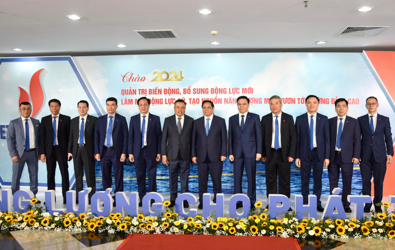 El premier vietnamita, Pham Minh Chinh, y los delegados en la cita.