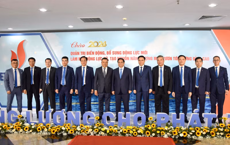 El premier vietnamita, Pham Minh Chinh, y los delegados en la cita.
