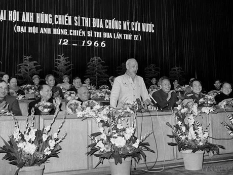 El Presidente Ho Chi Minh en el IV Congreso de Héroes y Soldados de Emulación, celebrado en Hanói en diciembre de 1966 (Foto de archivo de la VNA)