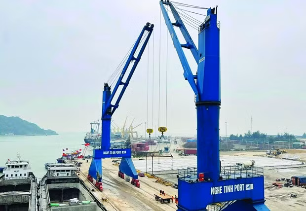 El puerto de Cua Lo, Nghe An (Foto: diendandoanhnghiep.vn)