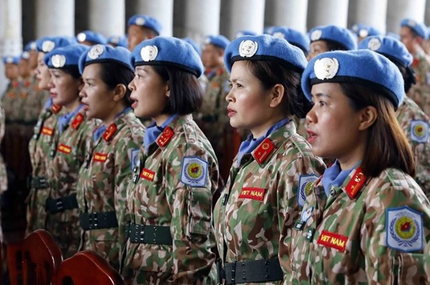 Oficiales mujeres en la ceremonia de despedida para participar en las operaciones de mantenimiento de la paz de las Naciones Unidas en Abyei. (Foto:VNA)