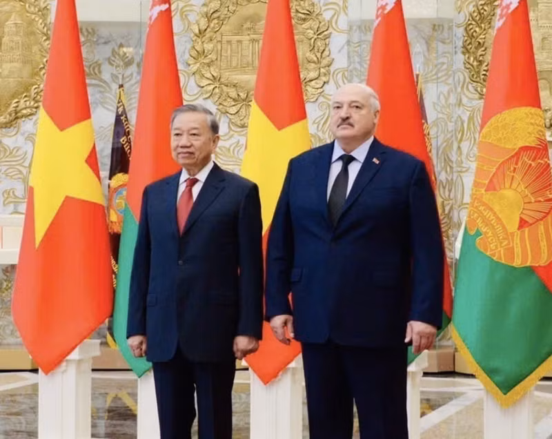 El secretario general del Partido Comunista de Vietnam, To Lam (izquierda) y el presidente bielorruso, Aleksandr Lukashenko. (Foto: VNA)